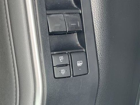 Used 2021 Toyota Highlander XLE FWD image 27