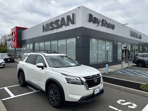Certified 2024 Nissan Pathfinder SV w/ SV Premium Package AWD/4WD image 1