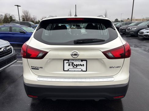 Used 2017 Nissan Rogue Sport SV image 4