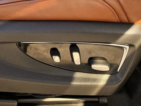 Used 2018 Cadillac Escalade Premium Luxury image 29