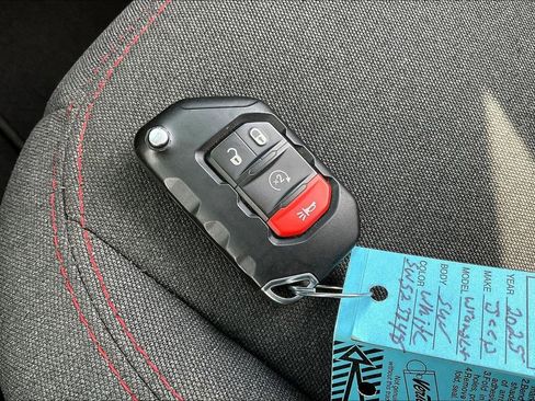 Used 2025 Jeep Wrangler Unlimited Rubicon w/ Convenience Group image 33