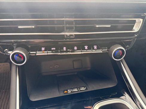 New 2027 Chevrolet Traverse LT w/ Midnight/Sport Edition FWD image 28