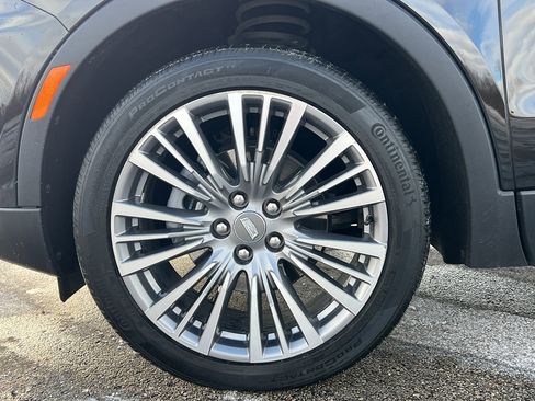 Used 2024 Cadillac XT4 Premium Luxury image 9