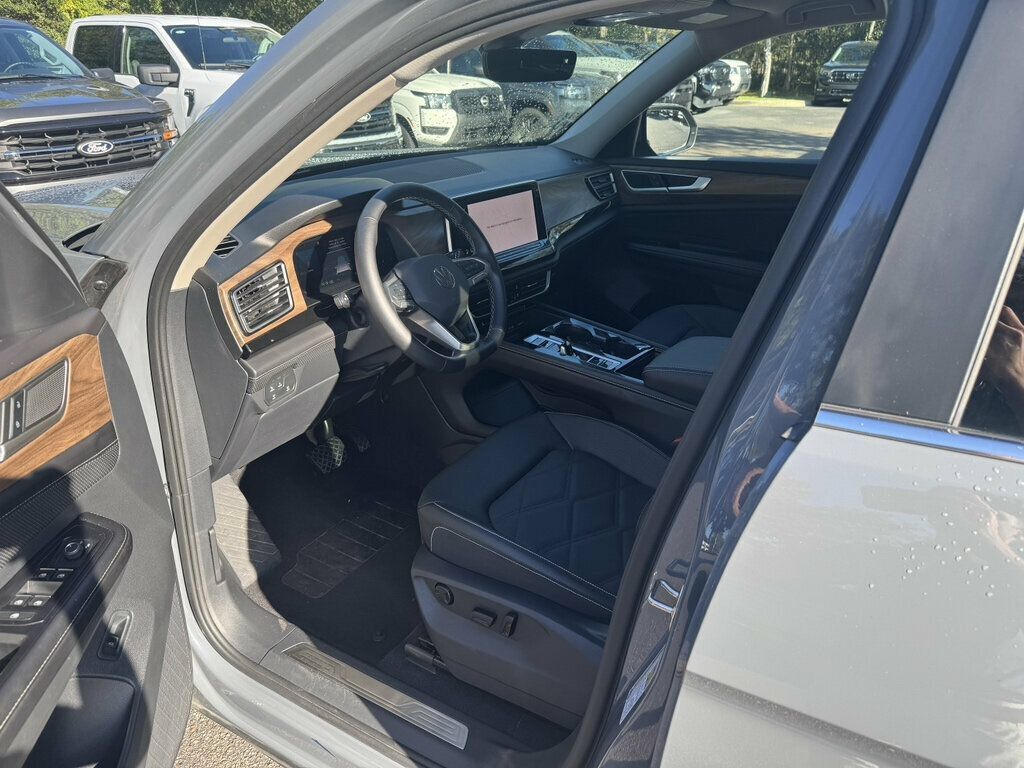 Used 2026 Volkswagen Atlas SE AWD/4WD image 3