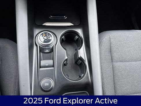 Used 2025 Ford Explorer Active image 25