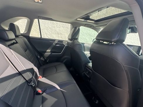 Used 2019 Toyota RAV4 Limited FWD image 10