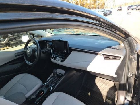 Used 2022 Toyota Corolla LE w/ LE Convenience Package image 10