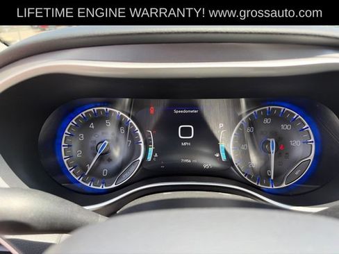 Used 2023 Chrysler Pacifica Touring-L FWD image 17