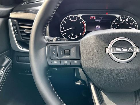 Used 2026 Nissan Rogue SV FWD image 23