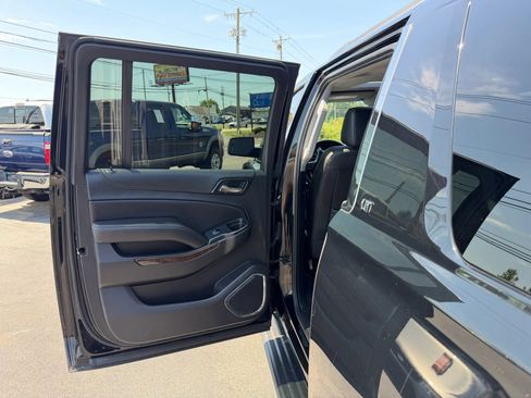 Used 2020 Chevrolet Suburban LT AWD/4WD image 37