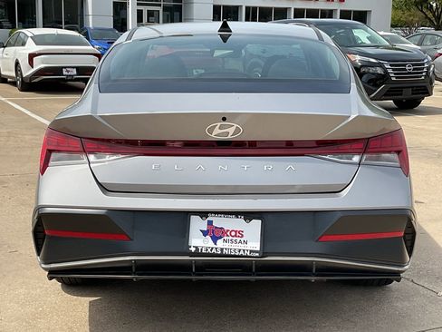 Used 2025 Hyundai Elantra SEL image 6
