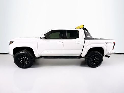 Used 2025 Toyota Tacoma TRD Sport AWD/4WD image 8