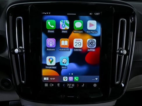 Certified 2025 Volvo XC40 B5 Plus image 18