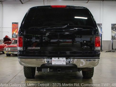 Used 2005 Ford Excursion XLT AWD/4WD image 19