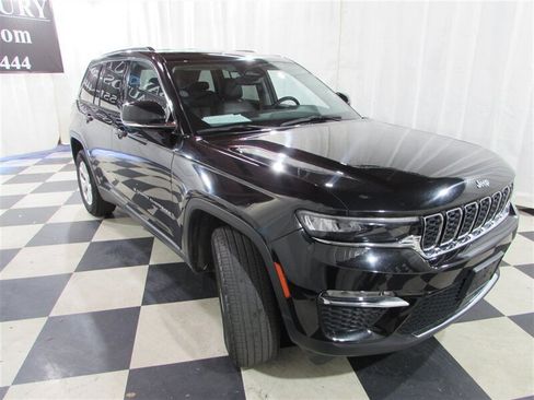 Used 2023 Jeep Grand Cherokee Limited AWD/4WD image 5