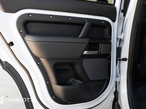 Used 2023 Land Rover Defender 110 V8 image 31