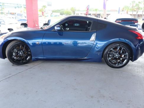 Used 2017 Nissan 370Z Coupe RWD image 9