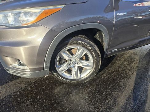 Certified 2016 Toyota Highlander Limited Platinum image 2
