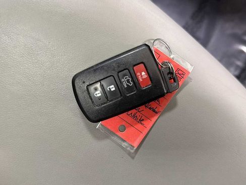 Used 2017 Toyota Highlander XLE image 33