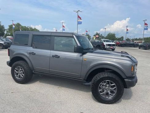 Used 2025 Ford Bronco Badlands AWD/4WD image 2
