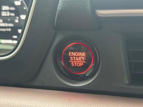 Used 2025 Honda Pilot Elite image 25