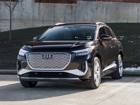 Used 2023 Audi Q4 e-tron Premium w/ 20" Wheel Package image 7