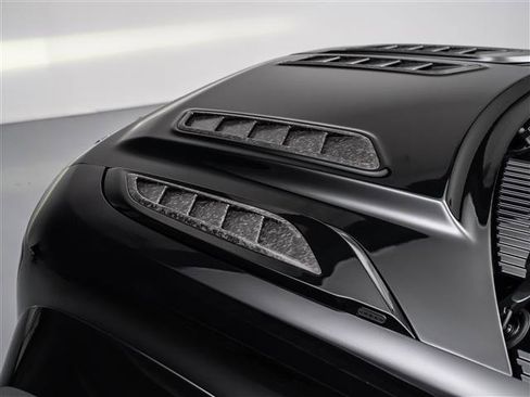 New 2026 Land Rover Defender 110 OCTA image 14