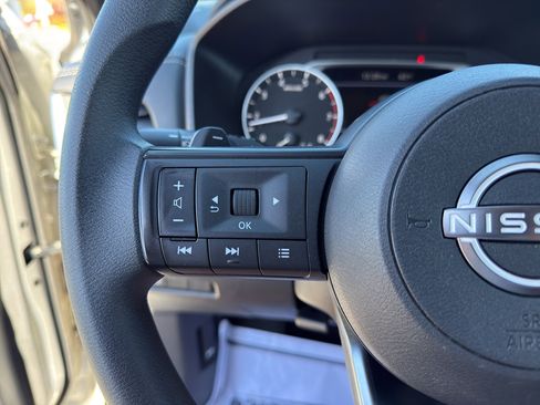 Used 2024 Nissan Rogue S image 19