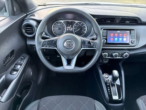 Used 2020 Nissan Kicks S image 20