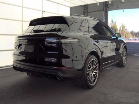 Used 2023 Porsche Cayenne Platinum Edition w/ Premium Package Plus AWD/4WD image 4