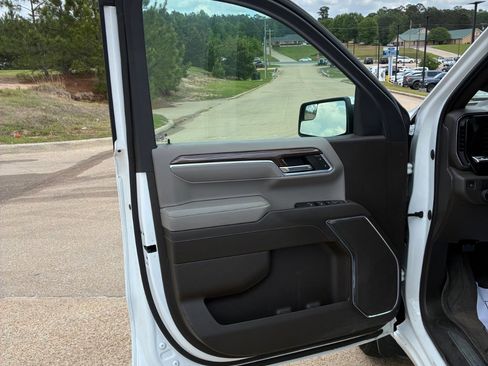 Used 2022 Chevrolet Silverado 1500 LT w/ Leather Package RWD image 8