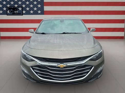 Used 2020 Chevrolet Malibu LT FWD image 2