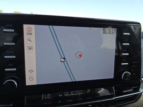 Used 2023 Toyota Sienna XSE FWD image 5