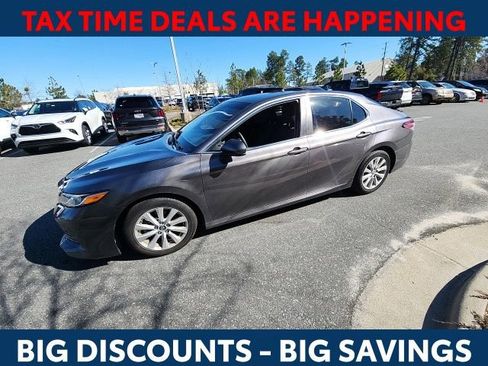 Used 2019 Toyota Camry LE image 5