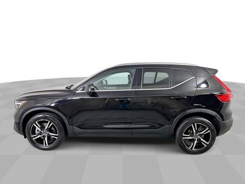 Used 2023 Volvo XC40 B5 Plus AWD/4WD image 5