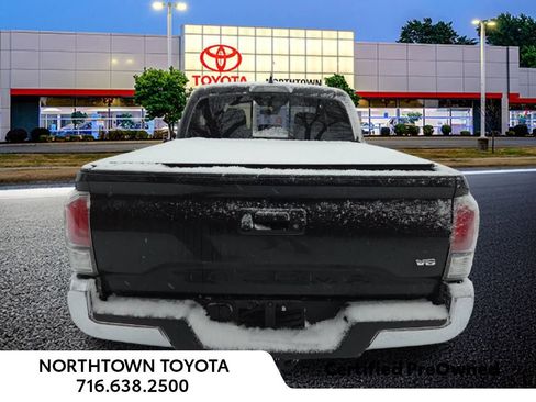 Used 2022 Toyota Tacoma TRD Off-Road image 10