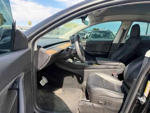 Used 2022 Tesla Model Y Performance AWD/4WD image 18