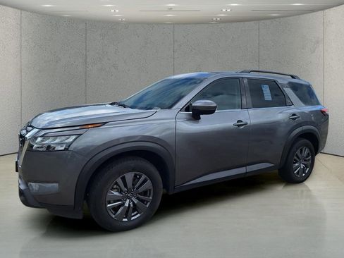 Used 2024 Nissan Pathfinder SV FWD image 1