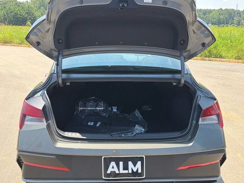 New 2026 Hyundai Elantra SEL Sport FWD image 19