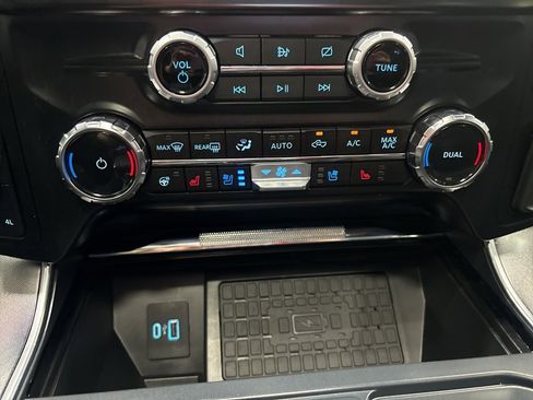 Used 2024 Ford F150 Platinum image 50