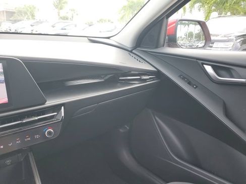 Used 2023 Kia Niro LX FWD image 28