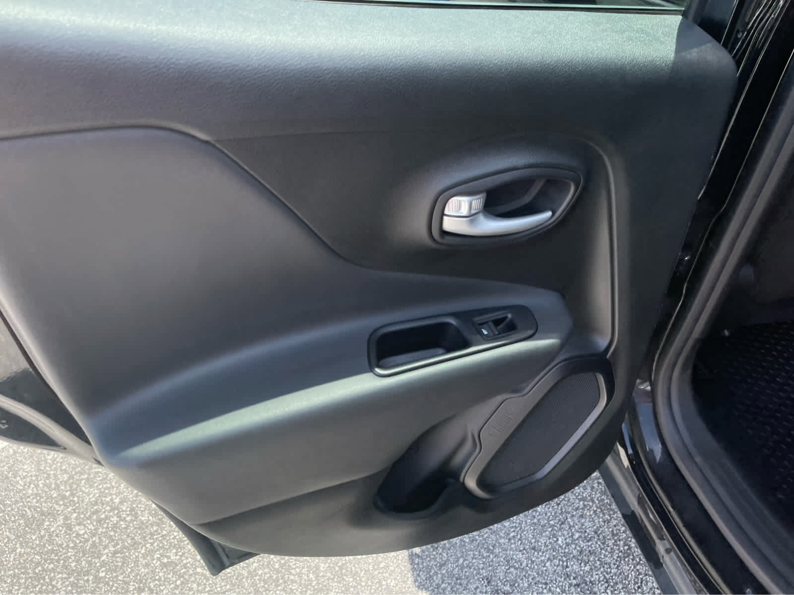 Used 2023 Jeep Renegade Latitude AWD/4WD image 20