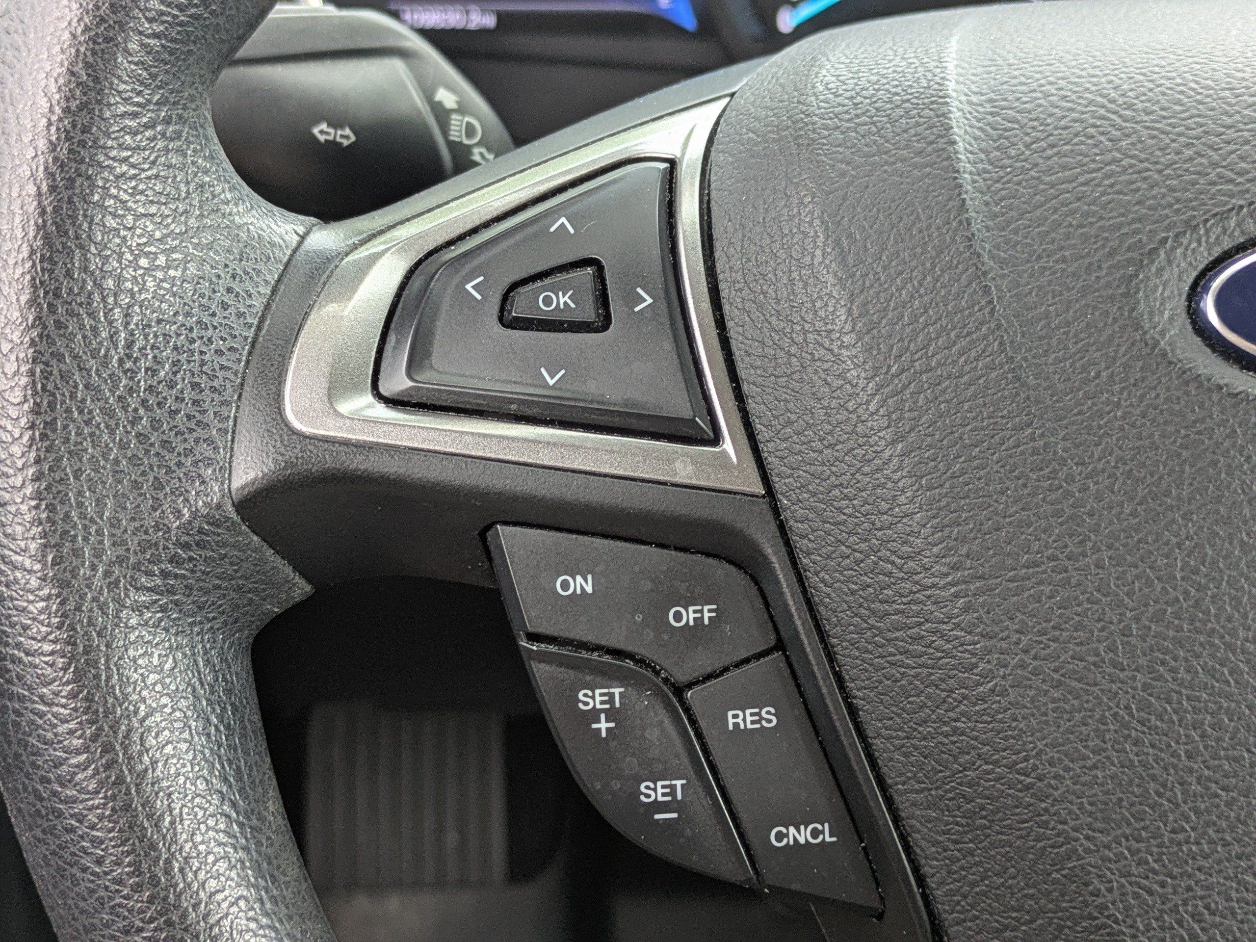Used 2017 Ford Fusion SE w/ Fusion SE Technology Package FWD image 21