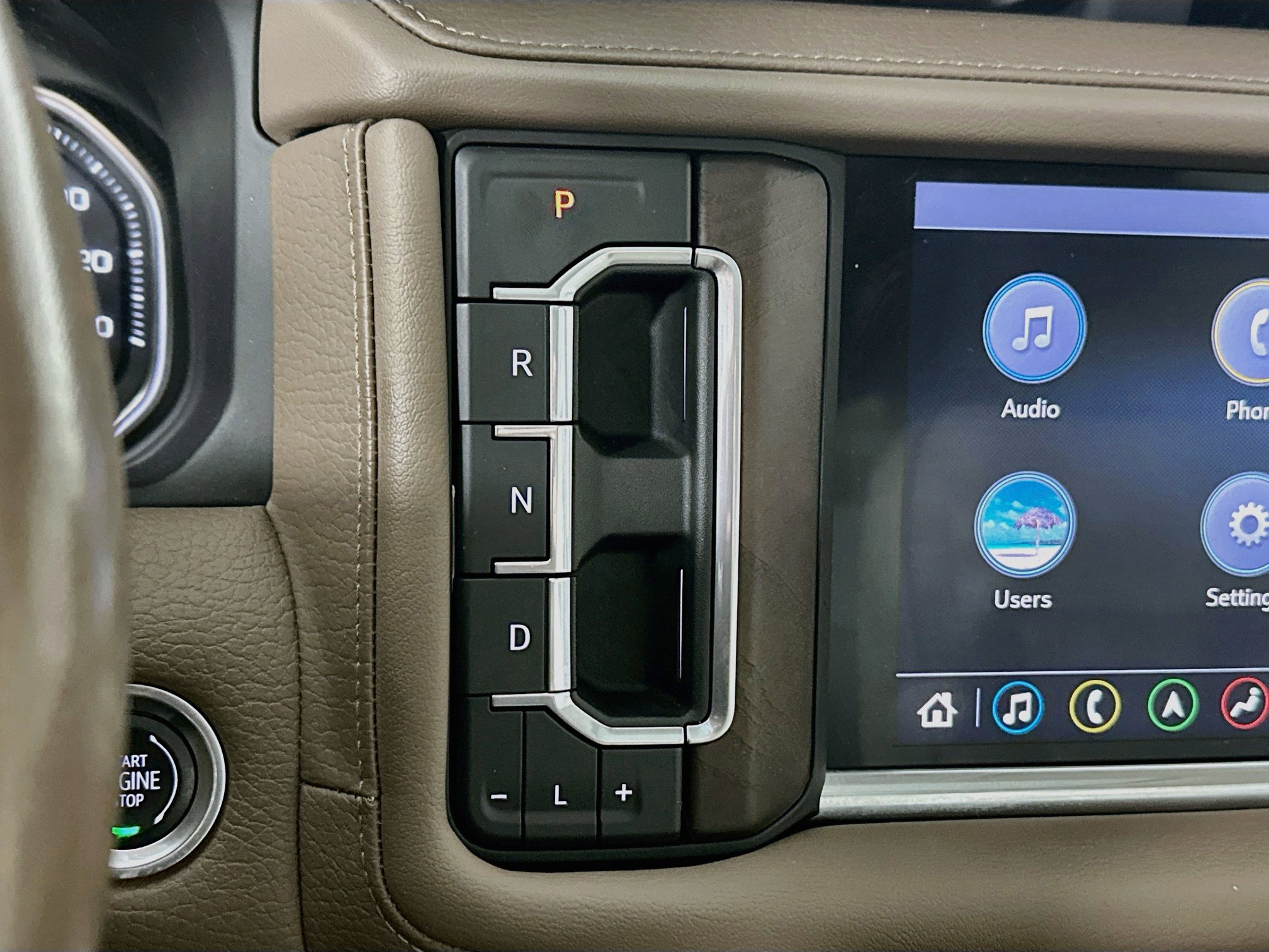 Used 2021 GMC Yukon XL Denali w/ Denali Premium Package AWD/4WD image 17