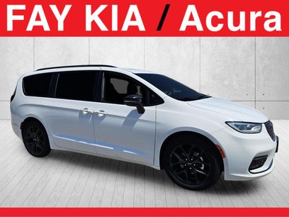 Used 2025 Chrysler Pacifica Limited