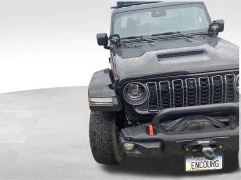 Used 2024 Jeep Gladiator Mojave AWD/4WD image 9