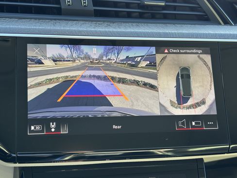 Used 2021 Audi e-tron Premium Plus image 27