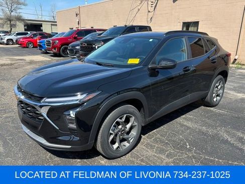 Certified 2024 Chevrolet Trax LT w/ Driver Confidence Package image 1