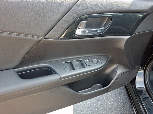 Used 2015 Honda Accord Sport image 12