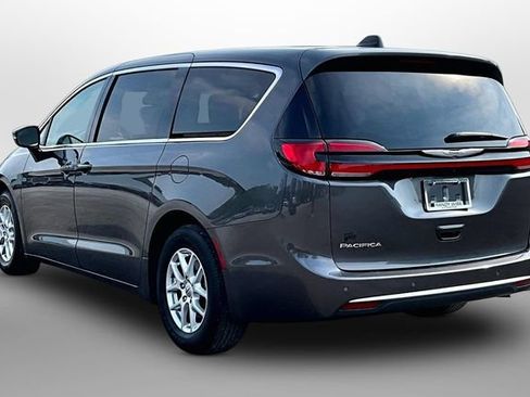 Used 2023 Chrysler Pacifica Touring-L FWD image 12